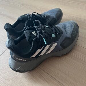 8.5 Adidas Terrex women's waterproof sneakers